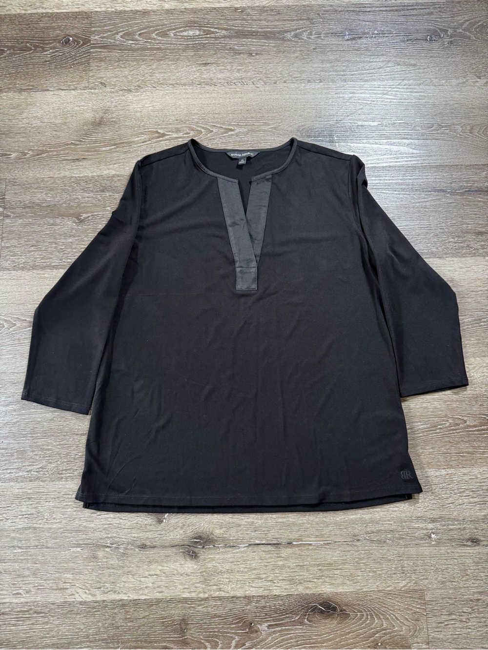 Banana Republic Black Long-Sleeve Henley-Style Shirt (206)